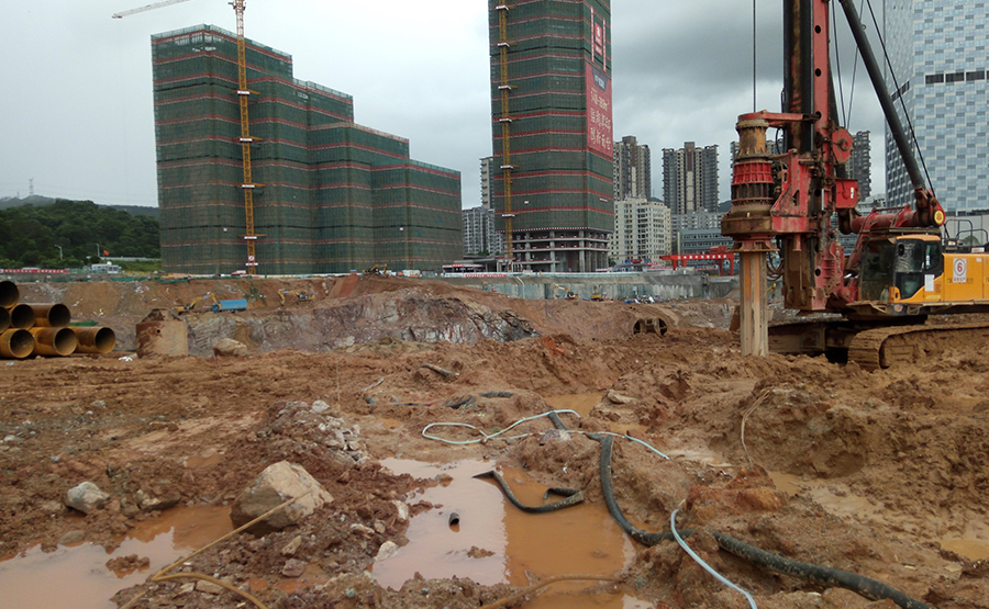 建築(zhù)泥漿處理新方(fāng)案:臥(wò)式離心機+絮凝劑(jì)自動投加係統(tǒng)效果深度解析(圖1) undefined